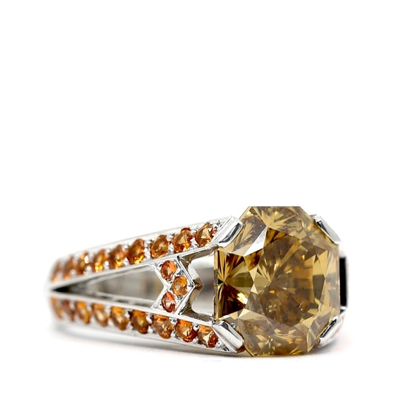 Harry Winston 5.76 Carat Diamond Engagement Ring - Picture 4 of 16